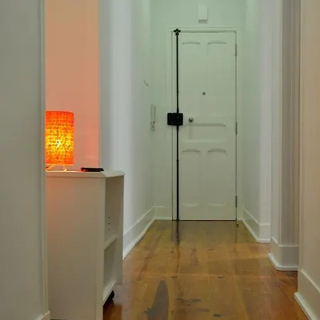 Charming Flat In Historical Center דירה ליסבון